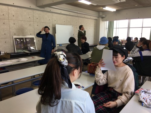 ★写真4左右どっちの顔がより素敵かな？！